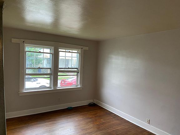 2nd image of 220 Chadduck Ave #1