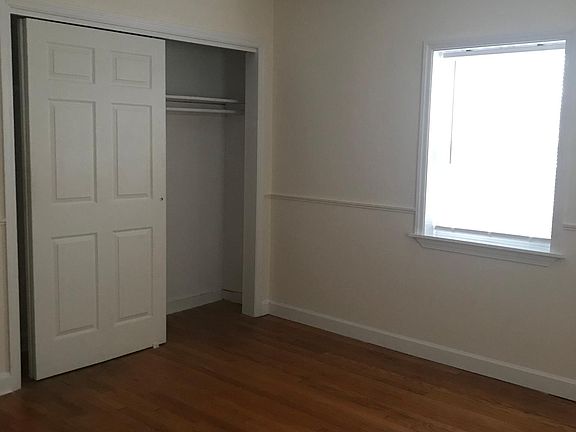 3rd image of 52 Sherwood Ave Floor 1
