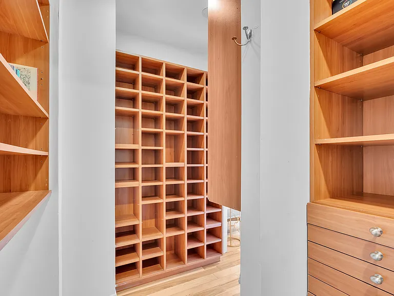 326 N Doheny Dr — Photo 32