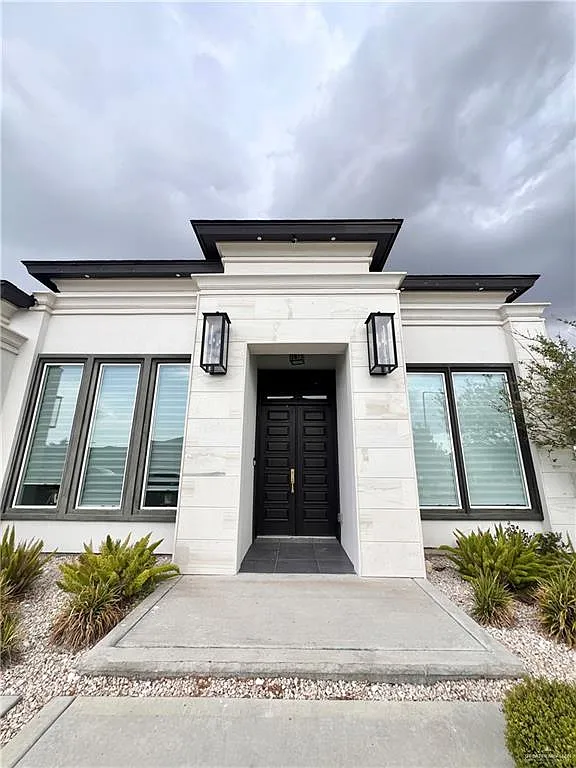 3 bed, 2.5 bath, 2080 sqft, $3,200 — Photo 4