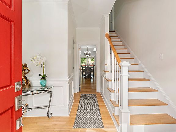 5th image of 7412 Nicole Cres
