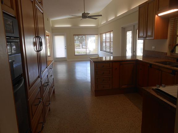 2nd image of 19067 SE Hillcrest Dr