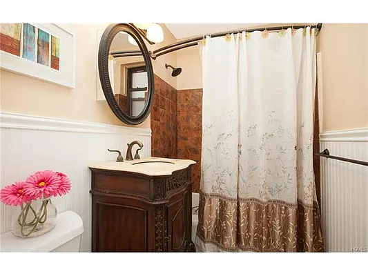 Sold by Douglas Elliman | media 21