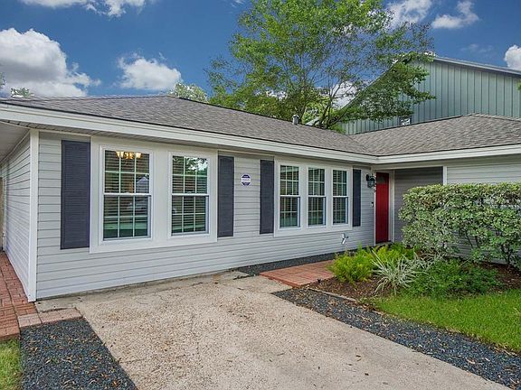 3rd image of 1926 Gardenia Dr