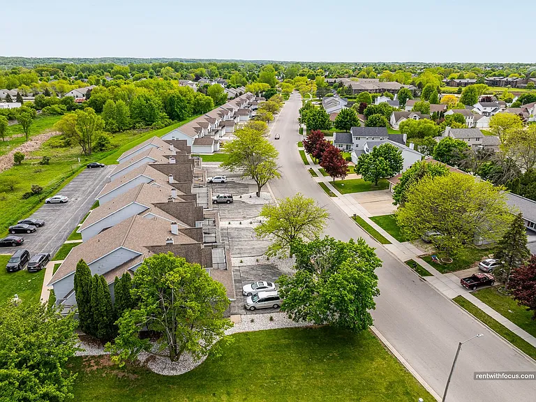Allouez Townhomes — Photo 37