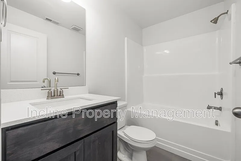 4 bed, 3.0 bath, 1953 sqft, $2,375 — Photo 2