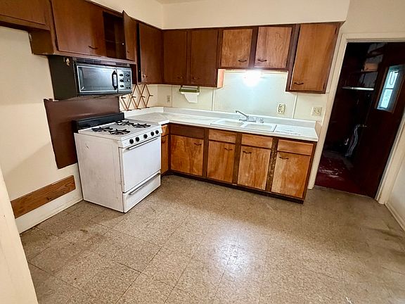 2nd image of 218 BRENDA DR