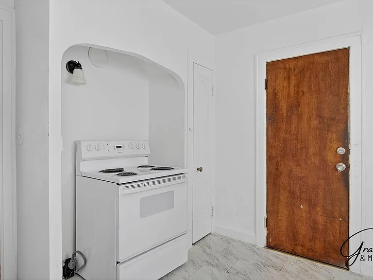 10343 - 10345 Crocuslawn St - Pura Vida Properties — Photo 15