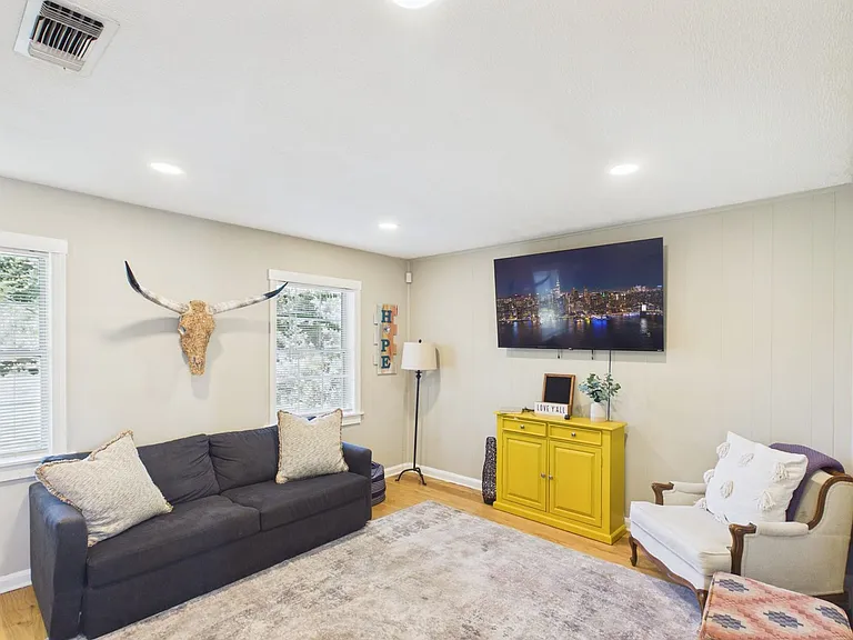 510 S Olive St — Photo 11