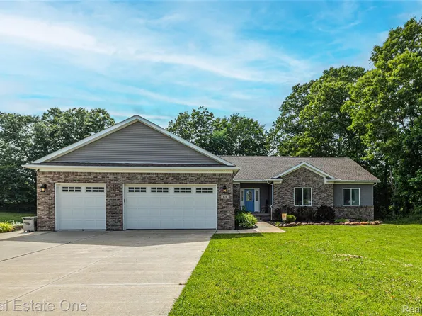 428 Pheasant Ridge Ct, Ortonville, MI 48462