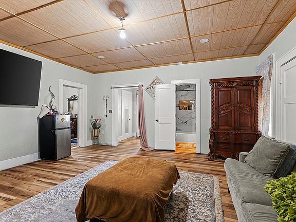 3rd image of 335 N 6th St