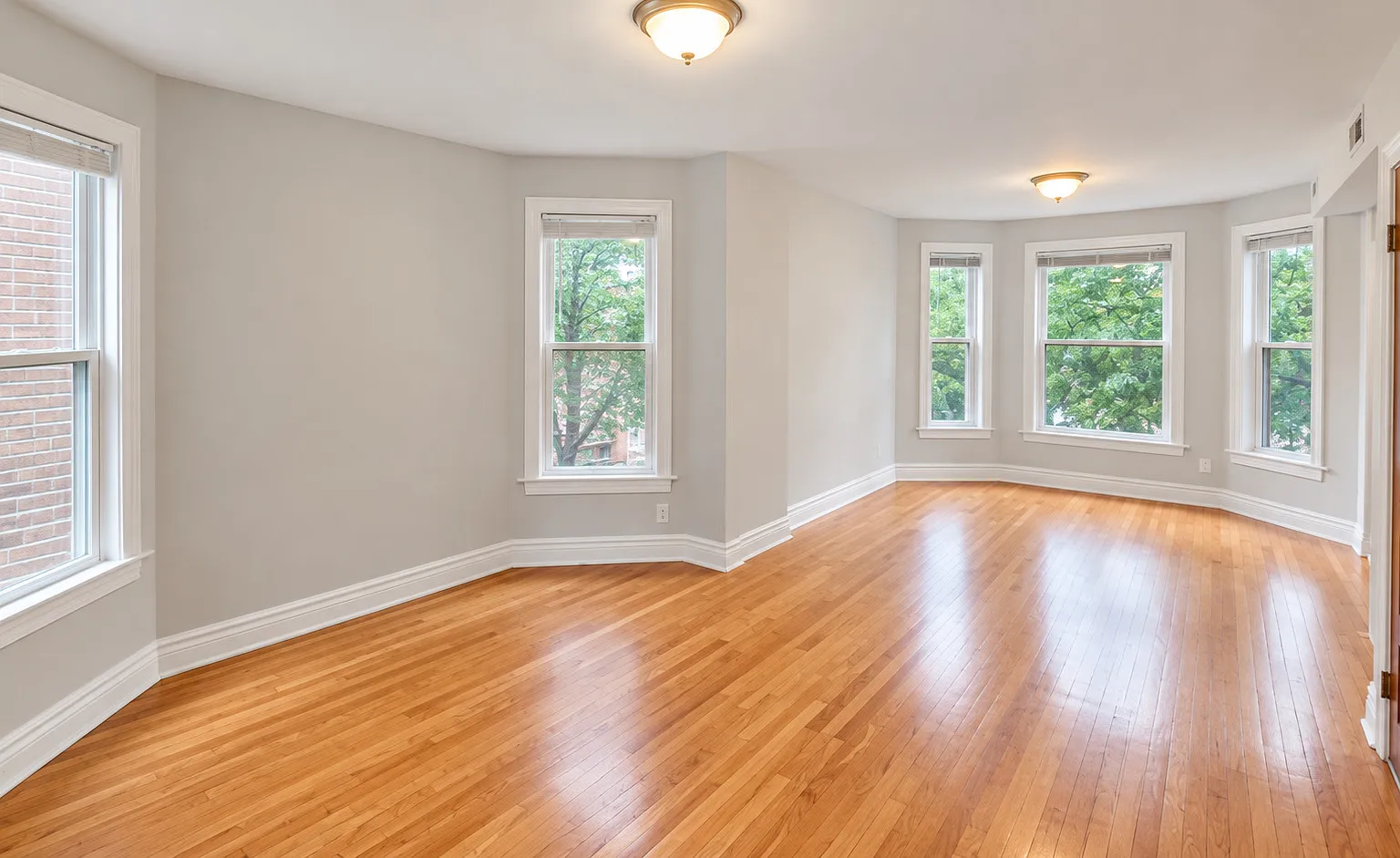 3 bed, $2,550 — Photo 2