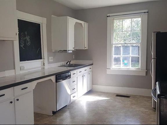 2nd image of 2118 Winona Ave