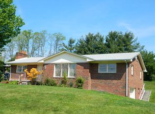 243 Core Dr, Marion, VA 24354