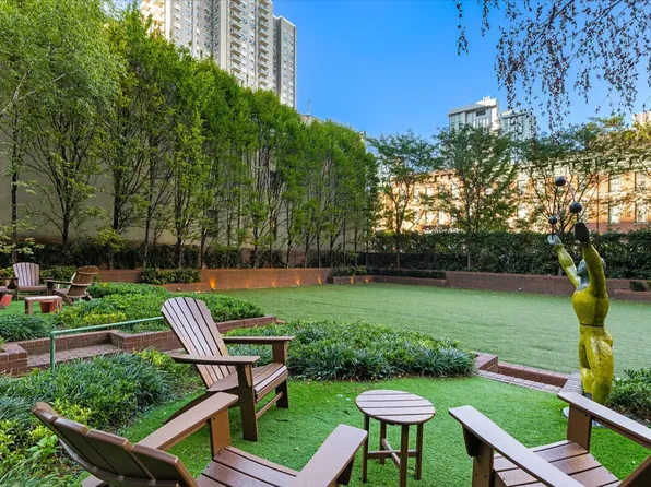 515 East 72nd Street image 6 of 10