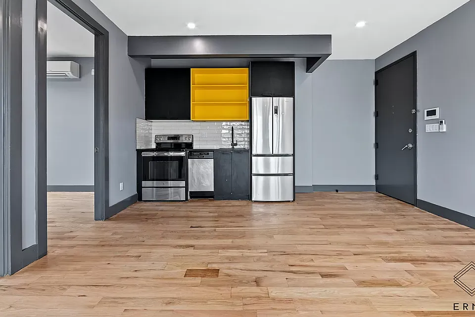 543 Albany Ave #2M
