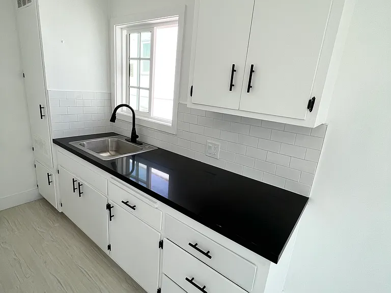 1313 S Cochran Ave — Photo 17