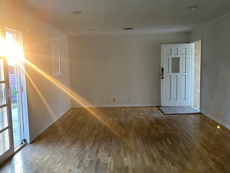 1210 Crown St — Photo 3