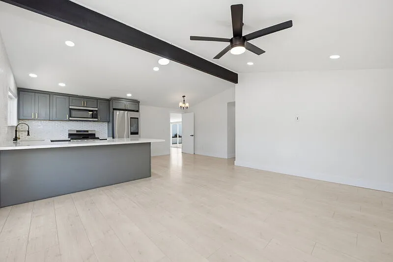 4 bed, 2.0 bath, 1402 sqft, $4,995 — Photo 4