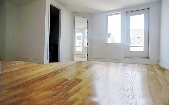 Rented by EXR | media 20