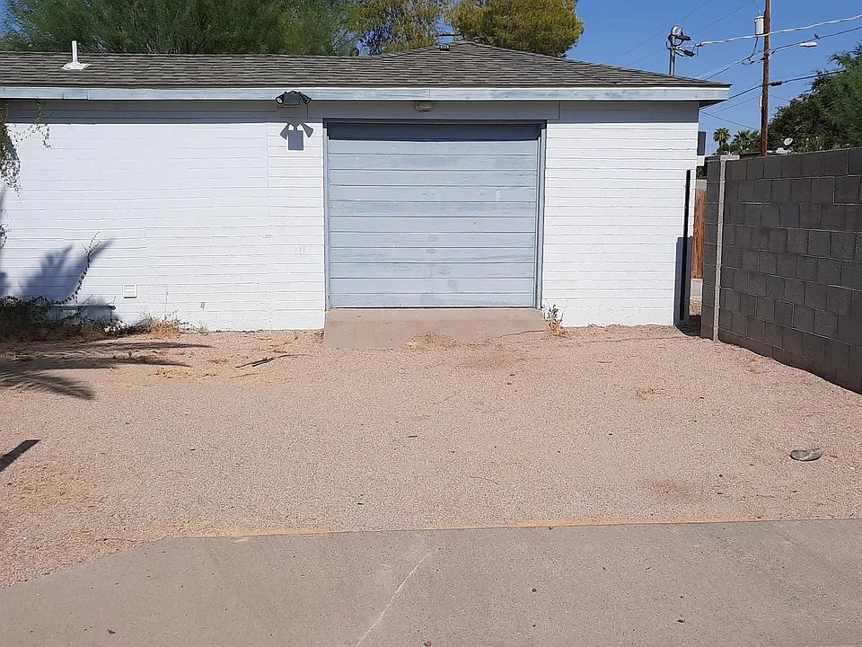1804 W Roma Ave