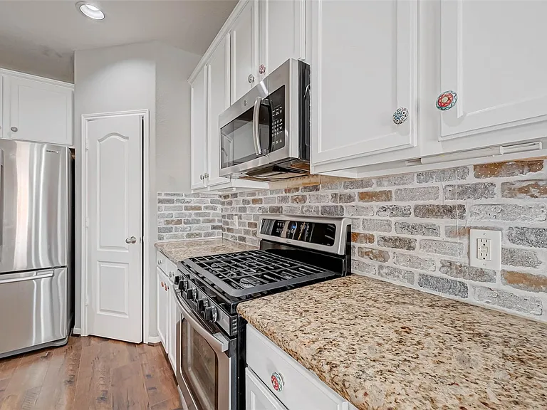502 Mornington Ln — Photo 21