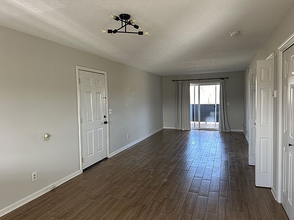 5th image of 901 Pine Valley Dr APT 101