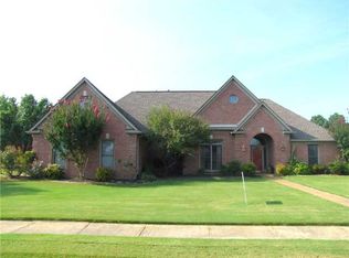 527 E Lawnwood Dr, Collierville, TN 38017