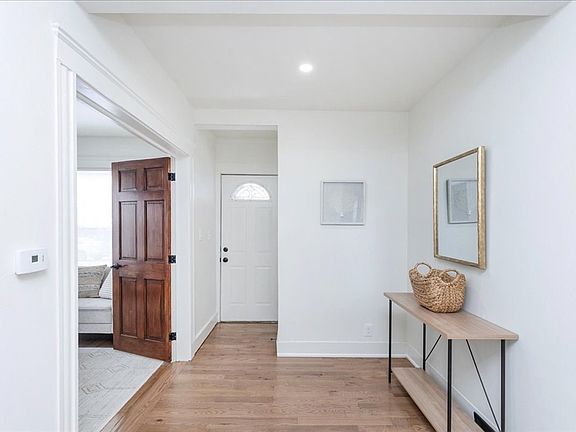 4th image of 42-44 Cypress Ave