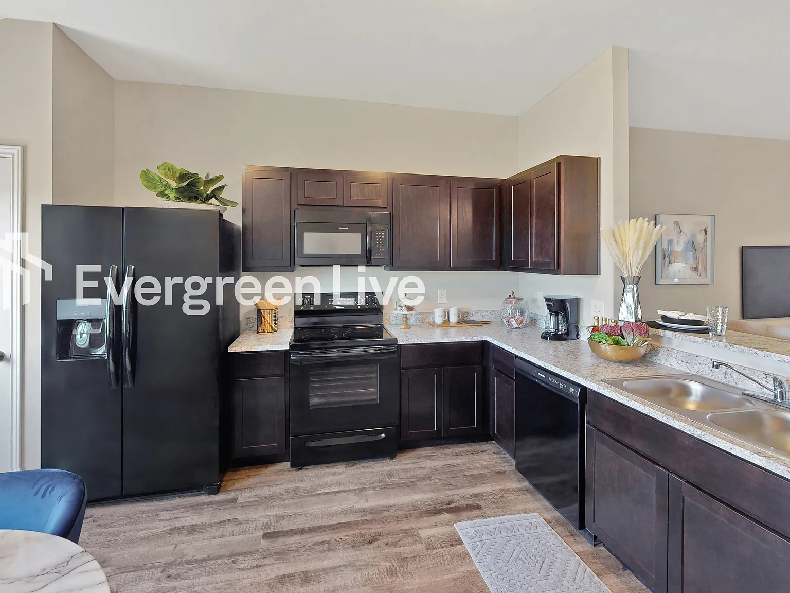 4 bed, 2.0 bath, 1640 sqft, $1,645 — Photo 1