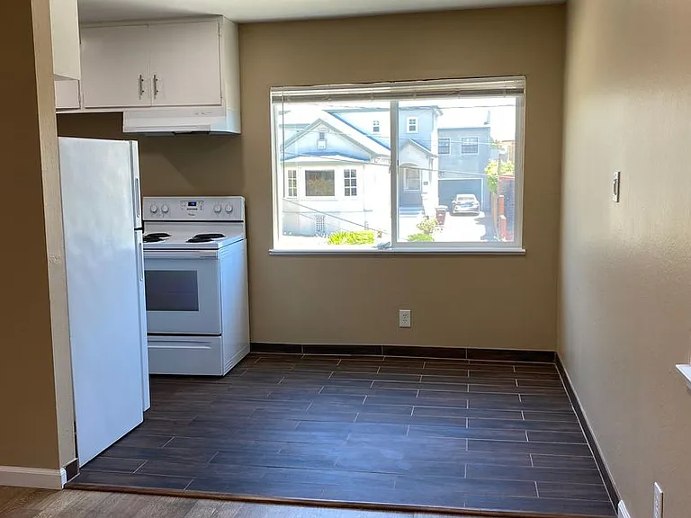 317 Warwick- 270- 1196/2701 — Photo 8