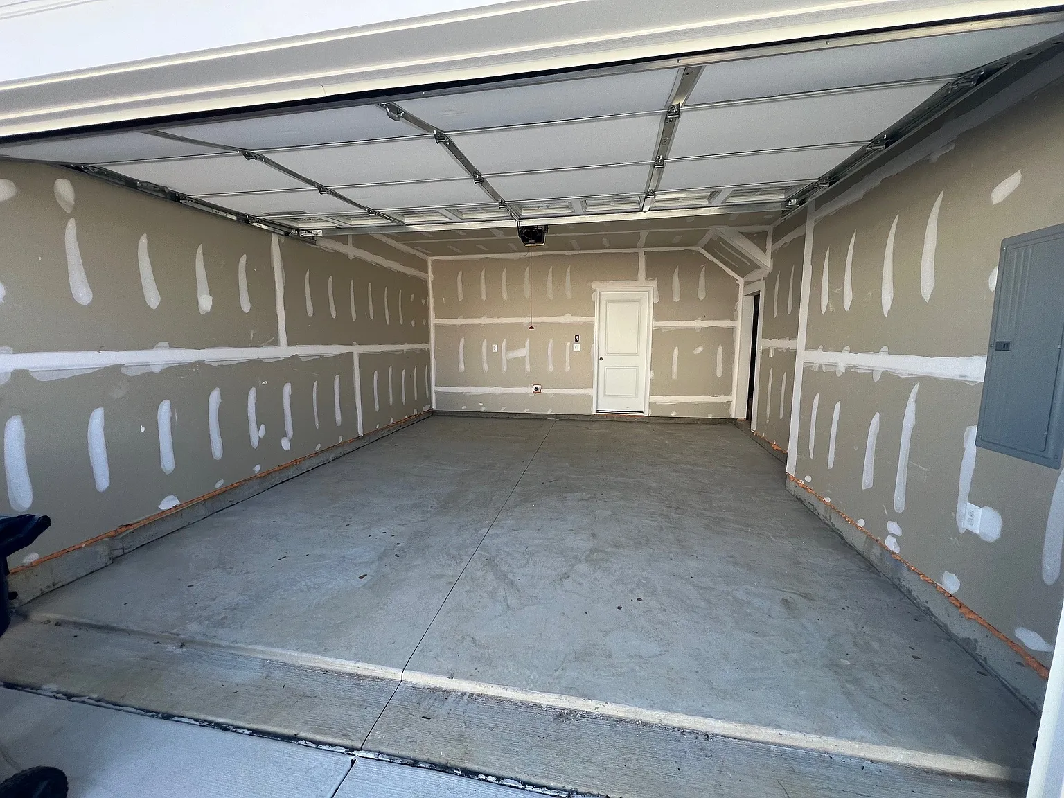 3 bed, 2295 sqft, $2,895 — Photo 3