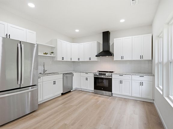 5th image of 814 Biddle St