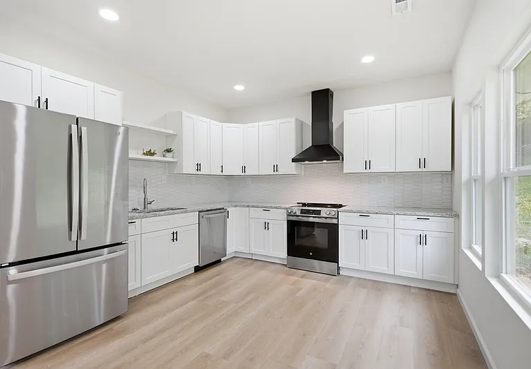 814 Biddle St — Photo 5