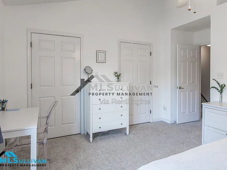 208 Standish Dr — Photo 15