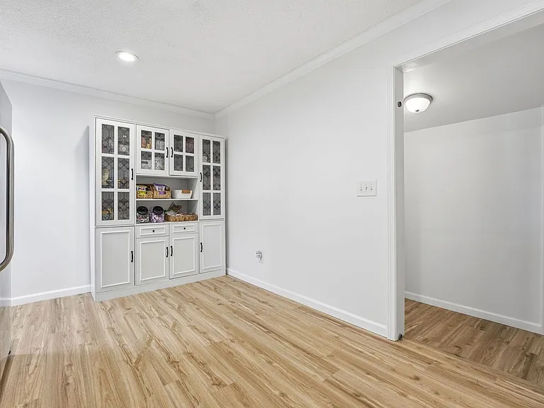 1425 Central Dr — Photo 24