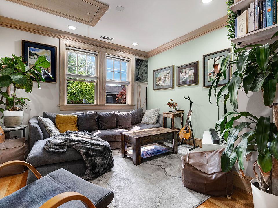 610 14th Pl NE #4-1_05262023
