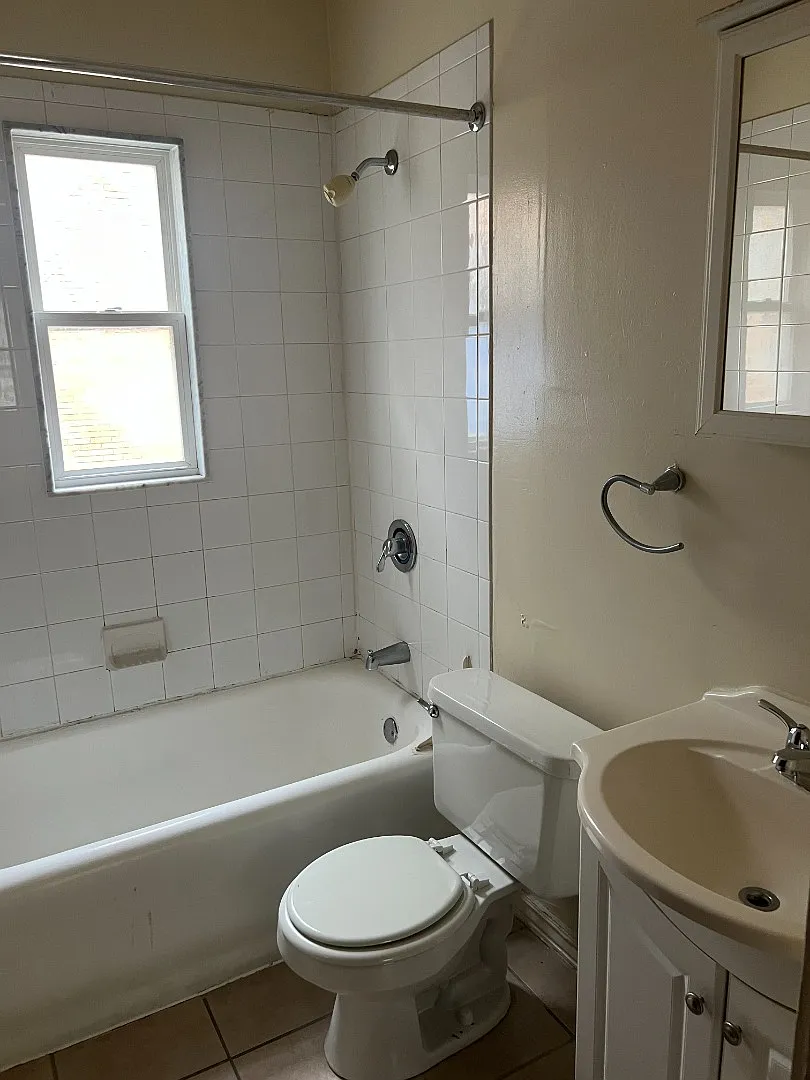 Sunny 1-Bed Near UC with Patio/Deck Central Heat & A/C, Walkable Locale! — Photo 3