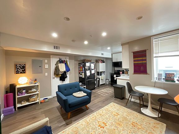 3rd image of 733 South St #2