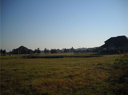 2nd image of 103 Lac Barret Ct