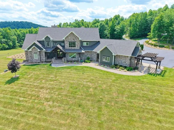 934 Hummingbird Ln SE, Copper Hill, VA 24079