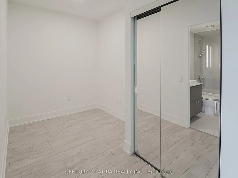 858 Dupont St #718 — Photo 6
