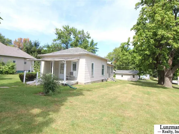806 14th St, Auburn, NE 68305