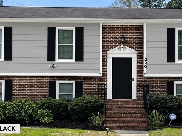 220 Greenwood Dr, Petersburg, VA 23805