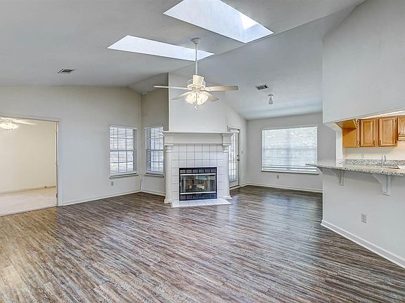 3rd image of 2652 Yarmouth Ln