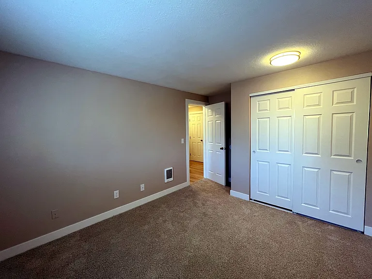 706 Browning Ave S #6 — Photo 17