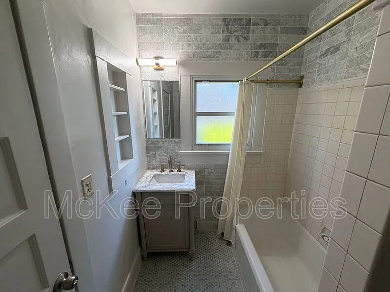 2142 1st Ave — Photo 8