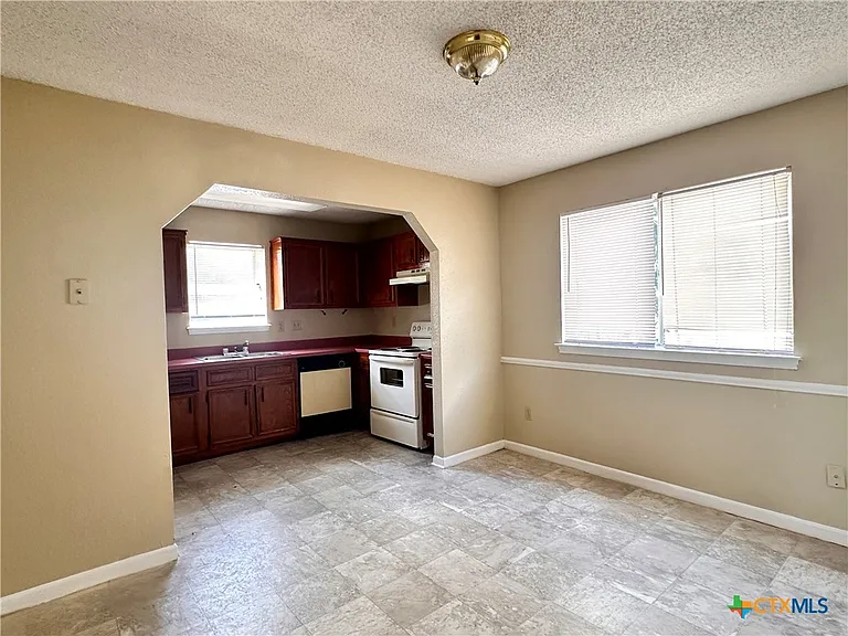 1413 Marlton St — Photo 10