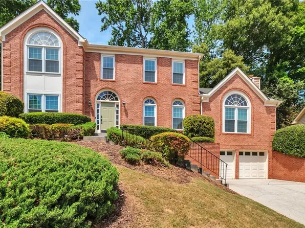 6880 Shadow Ridge Ln, Stone Mountain, GA 30087