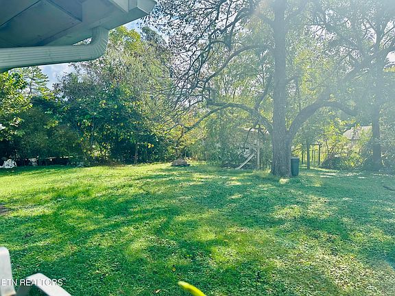 4th image of 7812 Westacres Dr